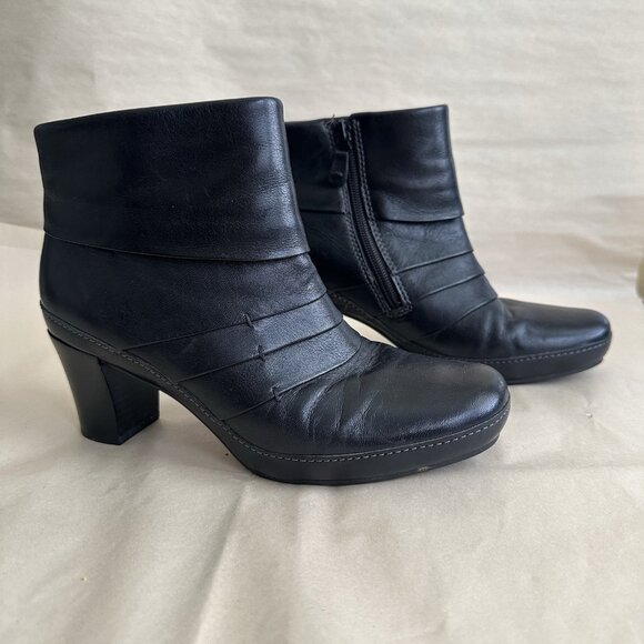 Clarks Artisan Women 6.5 Black Leather Bootie Ankle Boots Active Air Comfort - Picture 2 of 10